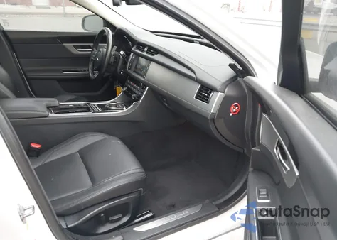 2017 Jaguar Xf 35T Premium z USA, uszkodzony, nr VIN SAJBJ4BV8HCY44921